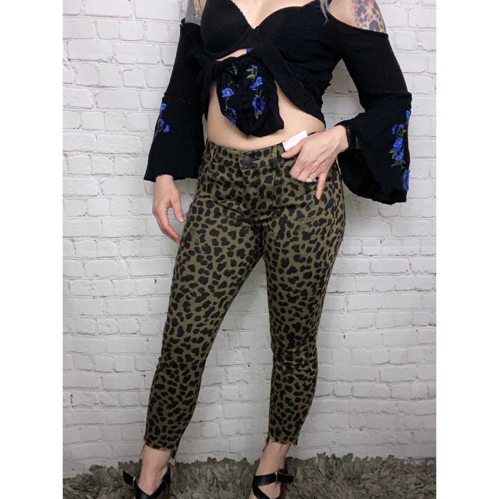 NEW Express olive Leopard cropped jeans pants 2 - Picture 2 of 5